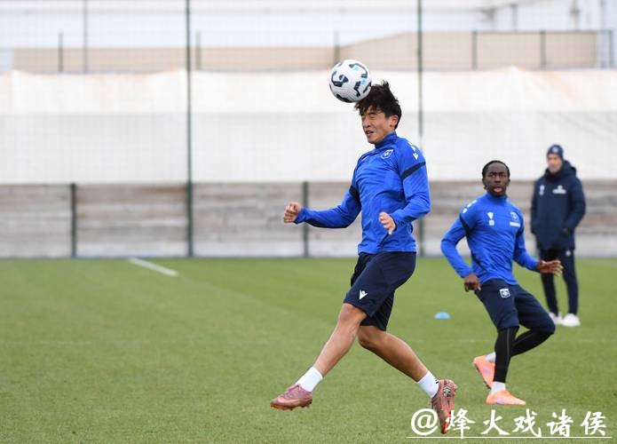 （体育）足球——魏祥鑫参加欧塞尔预备队训练