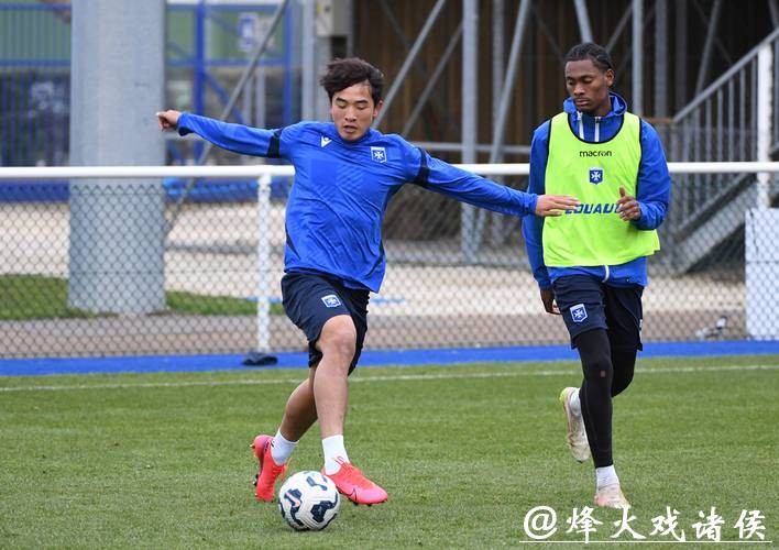 （体育）足球——魏祥鑫参加欧塞尔预备队训练